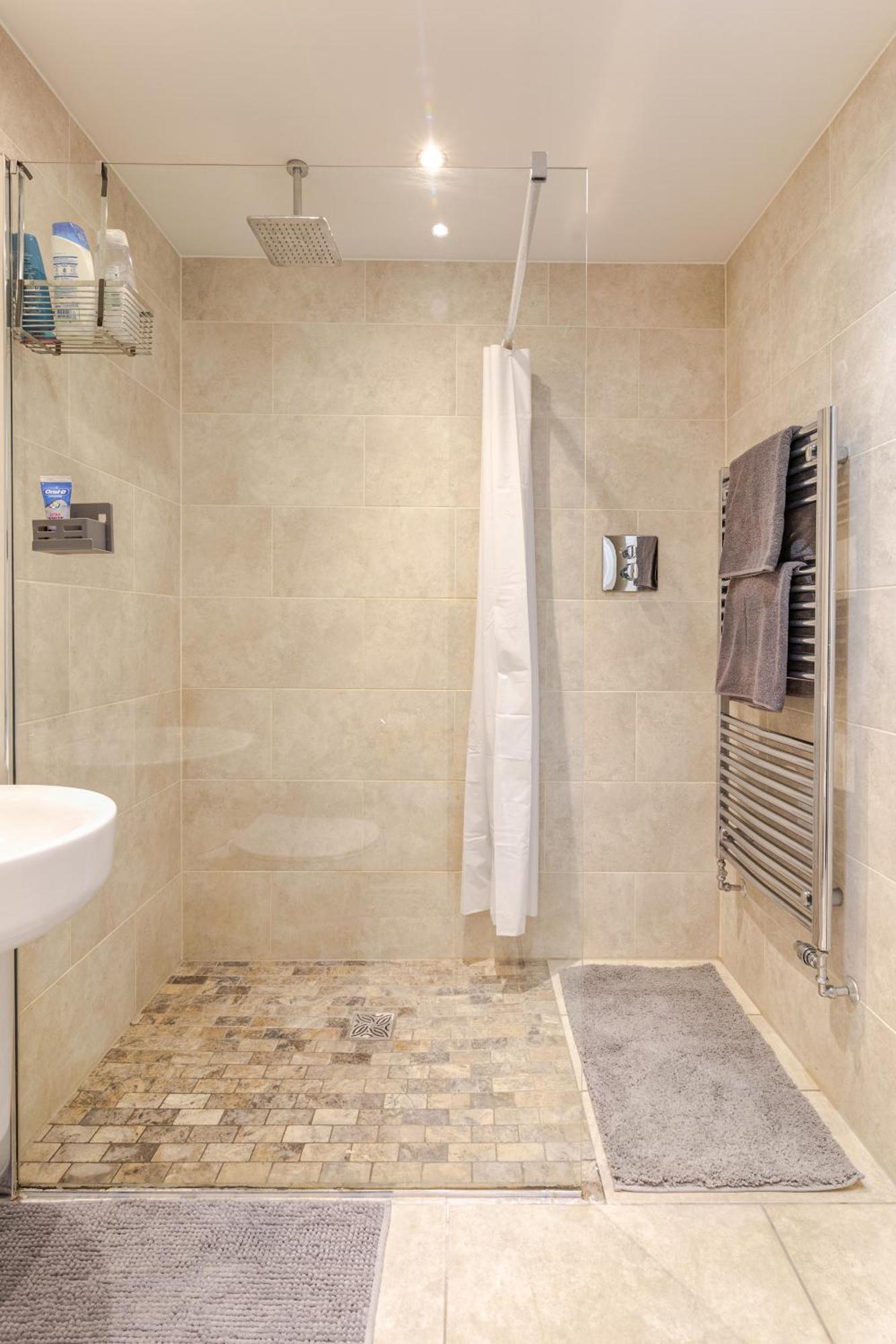Large Double Room & Private Ensuite Bathroom, Badbury Park, Swindon, Near Great Western Hospital Exterior foto